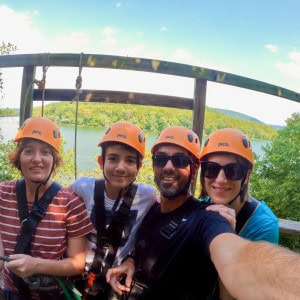 Group photo with the river behind us